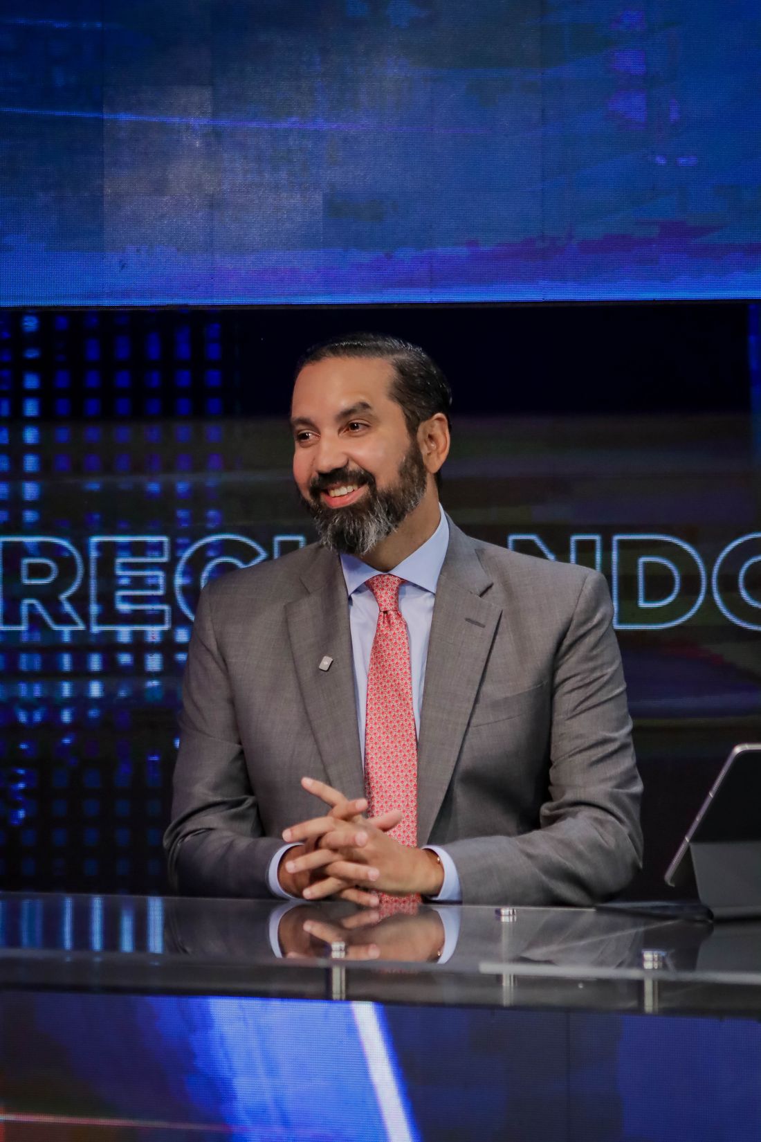 Cobertura de programas de televisión y radio
